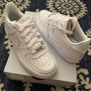 NIKE WHITE AIR FORCE 1 BOYS 3.5 WOMEN 5